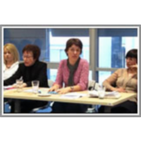 Iz razlike rojena vednost: feministična epistemološka raziskovanja in njih sporna branja