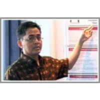 Maximum a Posteriori Based Kernel Classifier Trained by Linear Programming