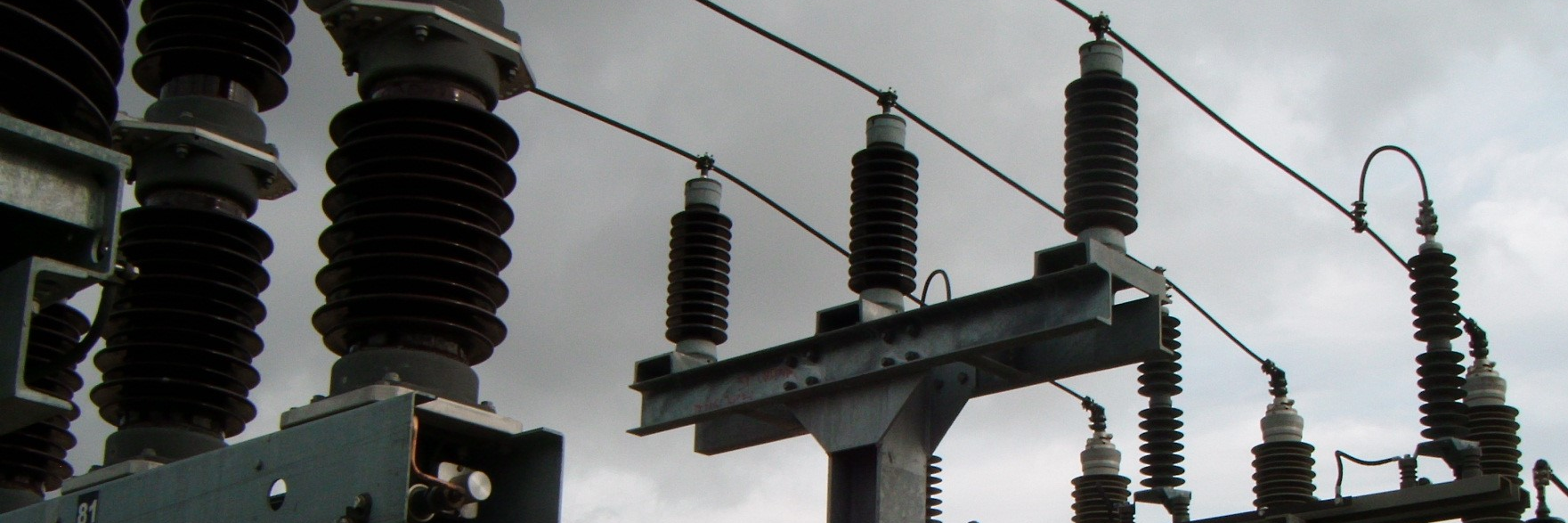 terminales de un transformador eléctrico